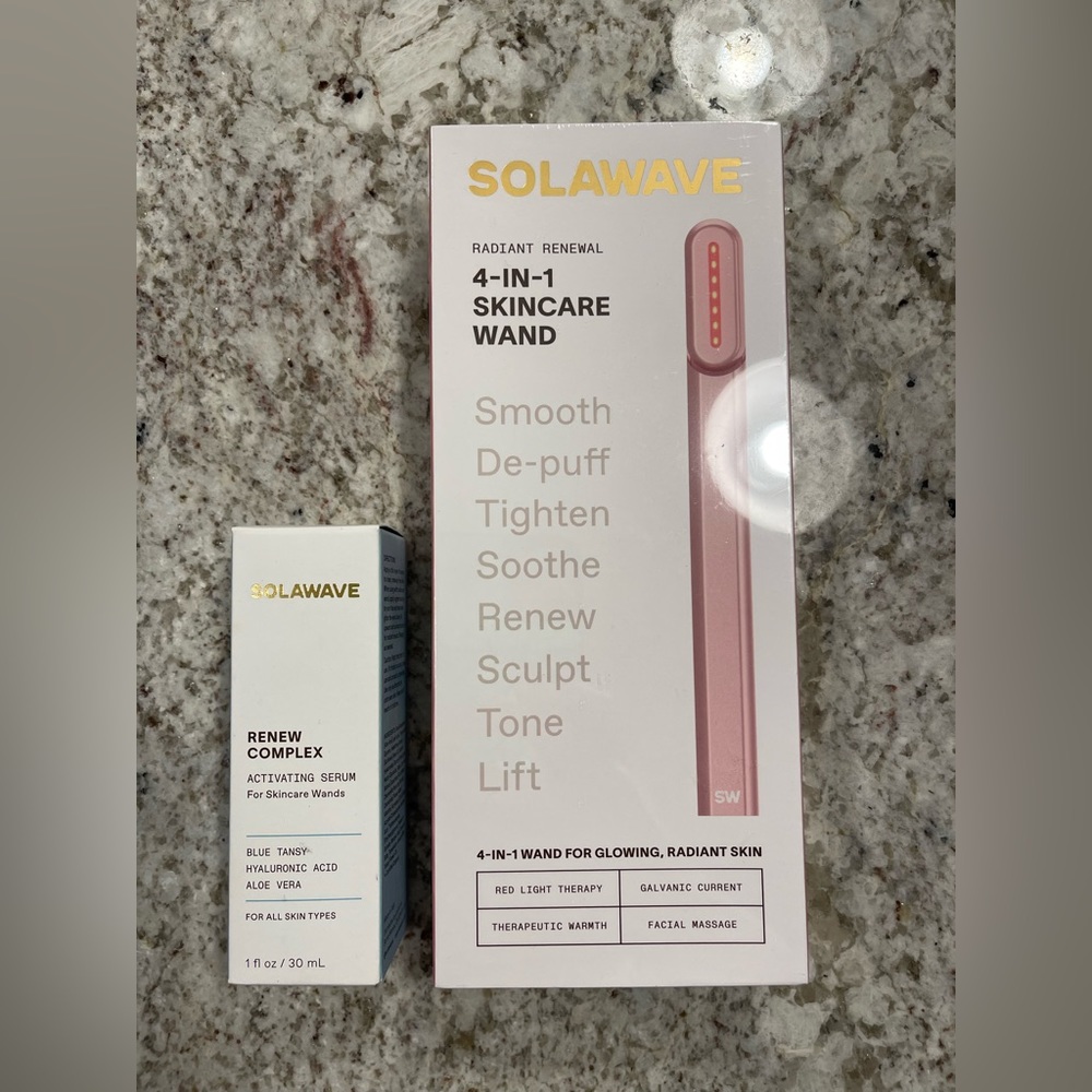 Solawave 4-in-1 Radiant Renewal Skincare Wand Brand New With Serum